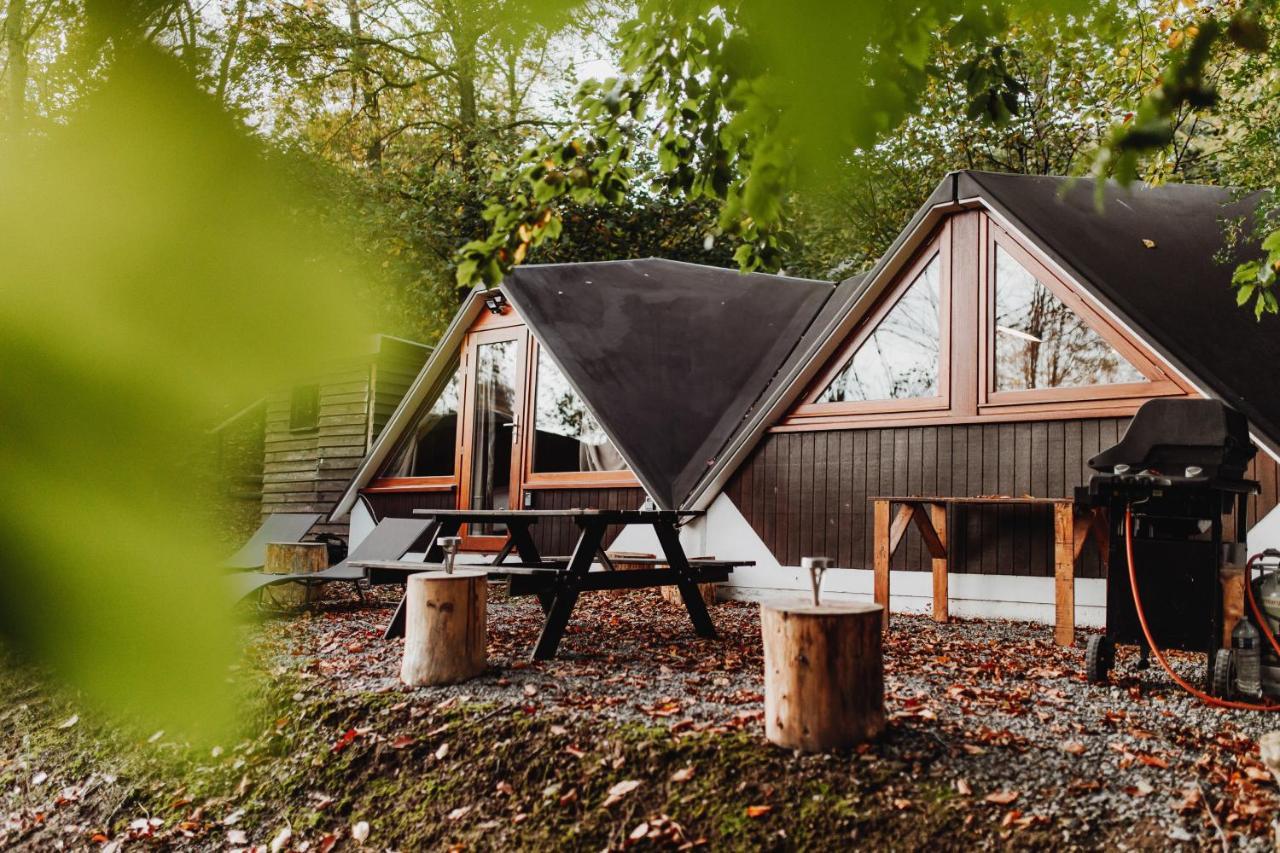 Chalet Tropical Avec Bain A Bulles - In The Woods Gesves Екстериор снимка