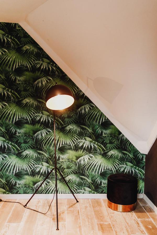Chalet Tropical Avec Bain A Bulles - In The Woods Gesves Екстериор снимка