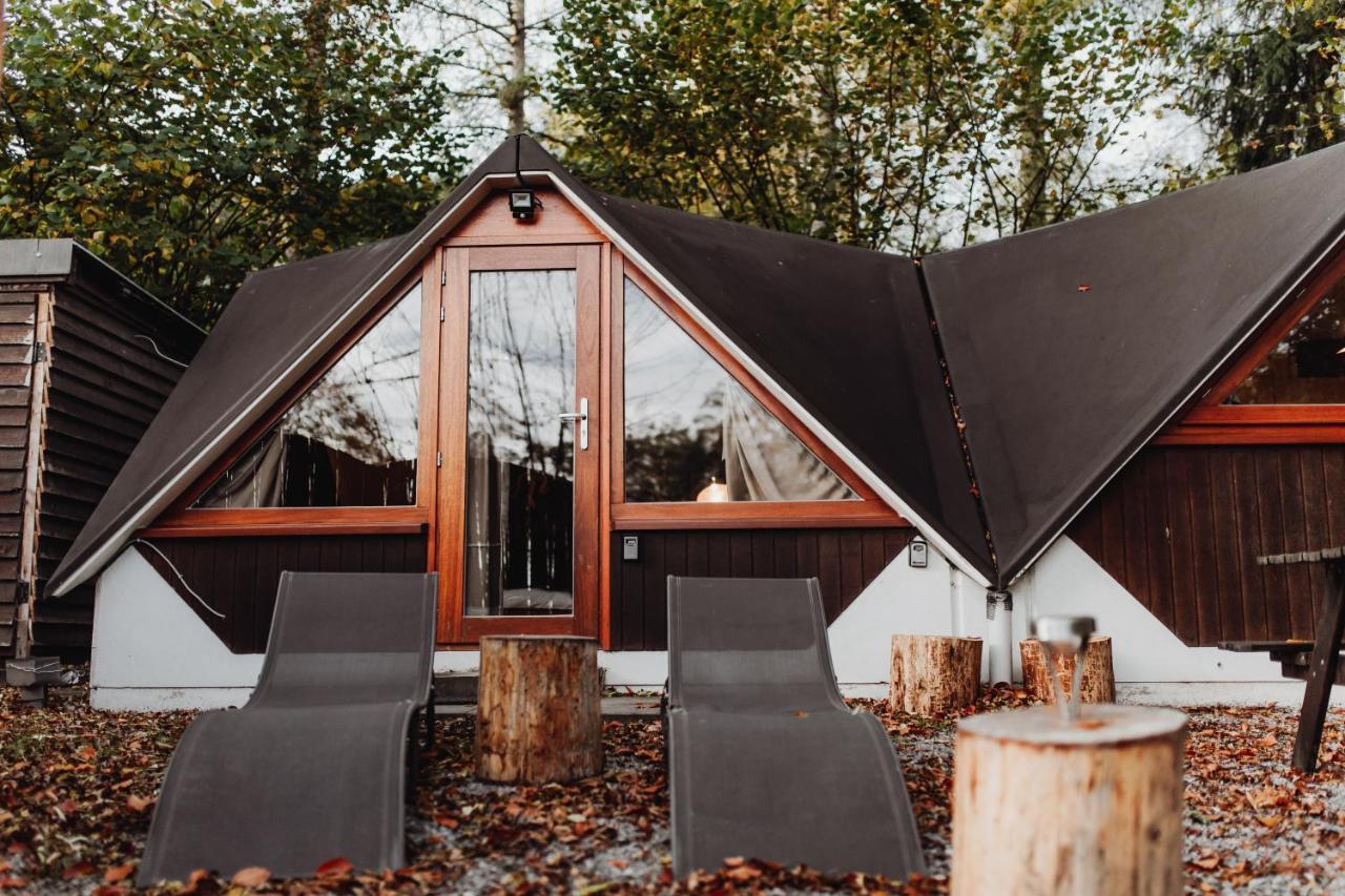Chalet Tropical Avec Bain A Bulles - In The Woods Gesves Екстериор снимка